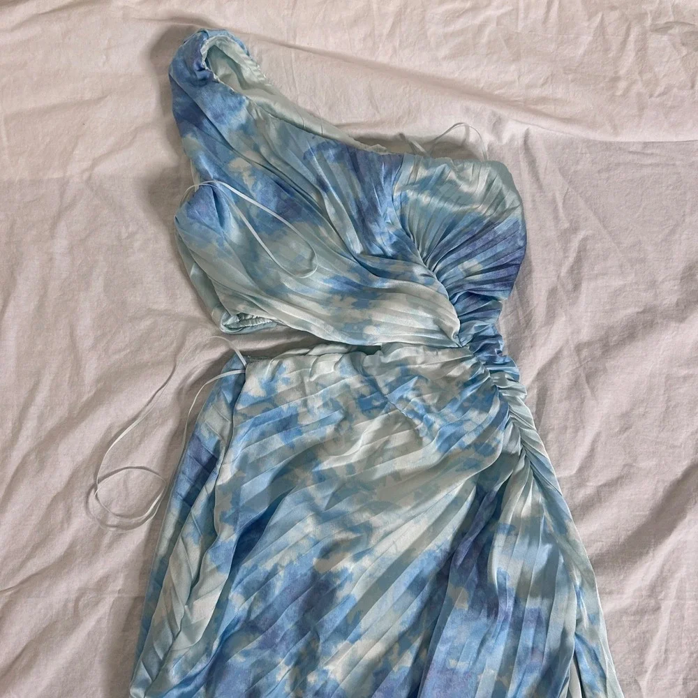 Abercrombie & Fitch NWOT Giselle Pleated One Shoulder Cutout Maxi Dress size SP